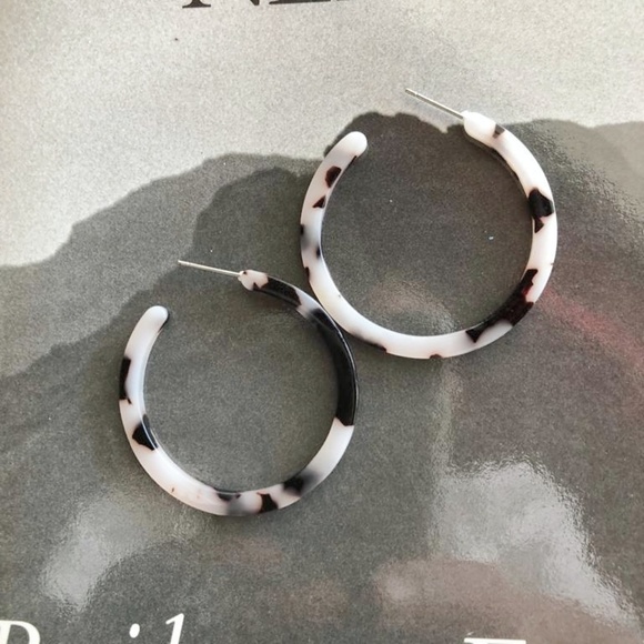 Alquimia Jewelry - 3/35 ACRYLIC AGATHA HOOPS